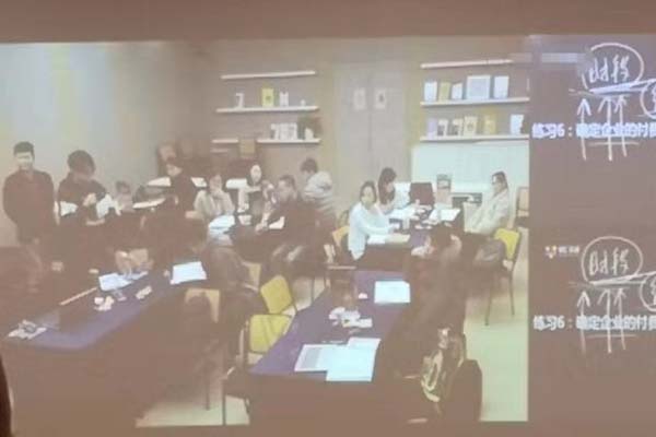 乐彩汇喷粉房厂家参加提升企业创新能力培训班
